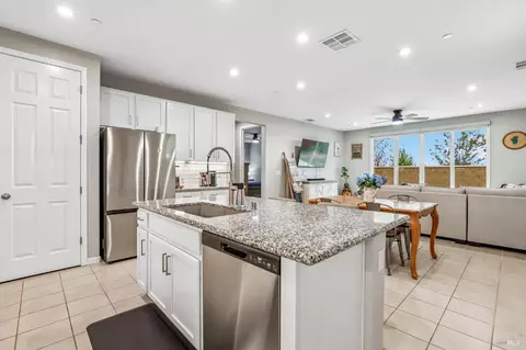 Kitchen - 155 Arbor Grv, Dixon, CA 95620 photo 5 of 5