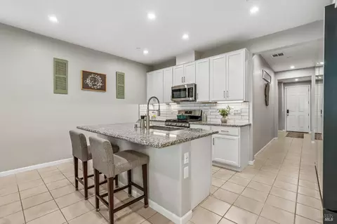 Kitchen - 155 Arbor Grv, Dixon, CA 95620 photo 4 of 5