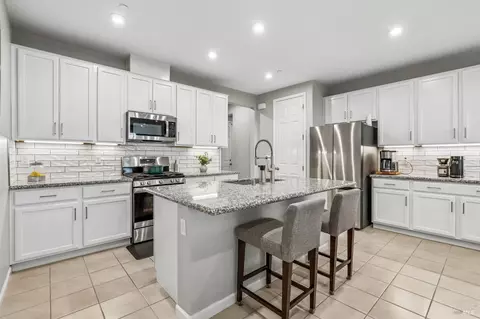 Kitchen - 155 Arbor Grv, Dixon, CA 95620 photo 3 of 5