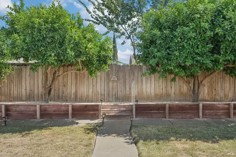 Exterior - 2242 Ross Pl, Fairfield, CA 94533 photo 10 of 13