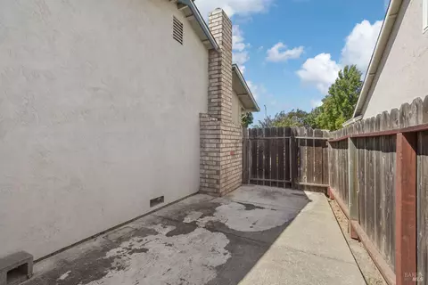 Exterior - 2242 Ross Pl, Fairfield, CA 94533 photo 13 of 13