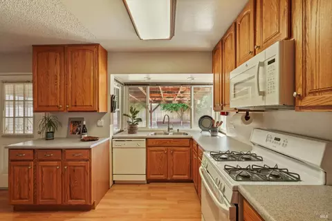 Kitchen - 2242 Ross Pl, Fairfield, CA 94533 photo 1 of 4