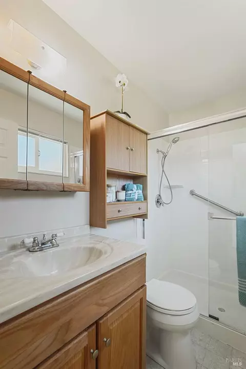 Bath - 2242 Ross Pl, Fairfield, CA 94533 photo 4 of 4