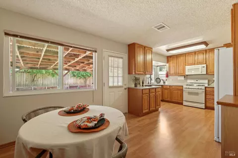 Kitchen - 2242 Ross Pl, Fairfield, CA 94533 photo 4 of 4