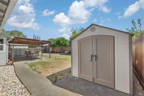 Exterior - 2242 Ross Pl, Fairfield, CA 94533 photo 11 of 13