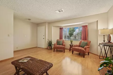 Living - 2242 Ross Pl, Fairfield, CA 94533 photo 3 of 4