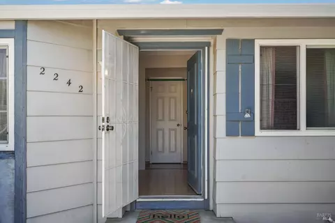 Entry Way - 2242 Ross Pl, Fairfield, CA 94533 photo 1 of 2