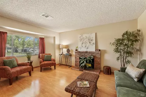 Living - 2242 Ross Pl, Fairfield, CA 94533 photo 4 of 4