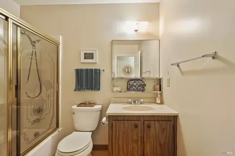 Bath - 2242 Ross Pl, Fairfield, CA 94533 photo 1 of 4