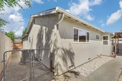 Exterior - 2242 Ross Pl, Fairfield, CA 94533 photo 12 of 13