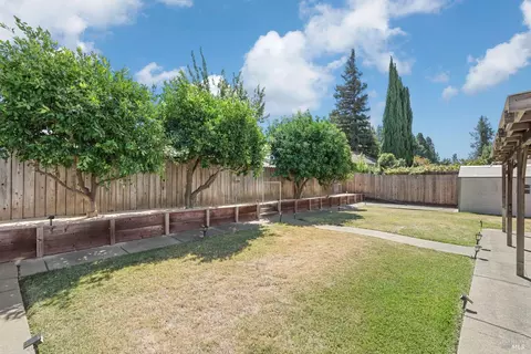 Exterior - 2242 Ross Pl, Fairfield, CA 94533 photo 9 of 13