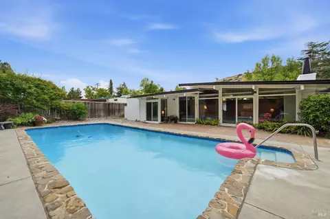 913 Appleberry Dr, San Rafael, CA 94903