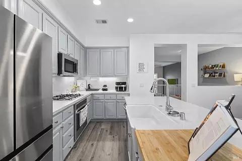 Kitchen - 3710 Central Pkwy, Dublin, CA 94568 photo 2 of 4