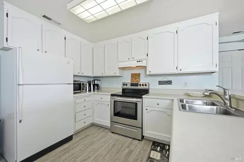 Kitchen - 4045 Mesa, Clearlake, CA 95422 photo 2 of 3