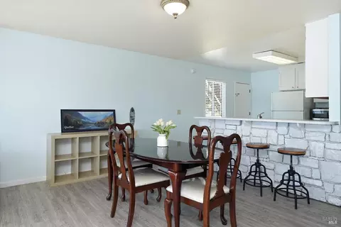 Dining - 4045 Mesa, Clearlake, CA 95422 photo 4 of 5