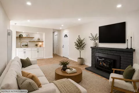 Living - 620 Corcoran Ave, Vallejo, CA 94589 photo 2 of 2