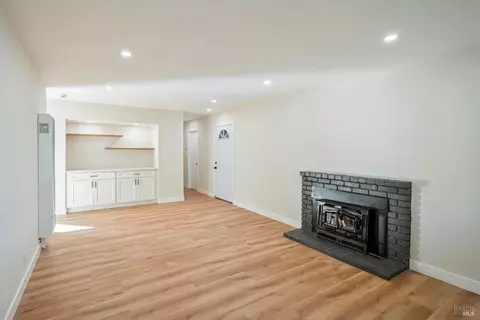 Living - 620 Corcoran Ave, Vallejo, CA 94589 photo 1 of 2