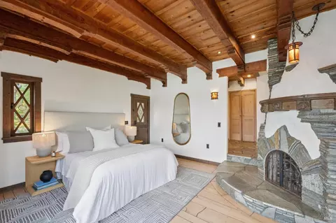 Bedroom - 246 Beach Rd, Belvedere, CA 94920 photo 3 of 6
