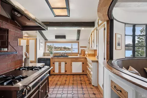 Kitchen - 246 Beach Rd, Belvedere, CA 94920 photo 1 of 3