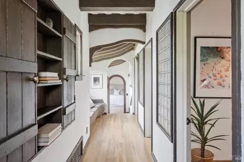 Entry Way - 246 Beach Rd, Belvedere, CA 94920 photo 5 of 7