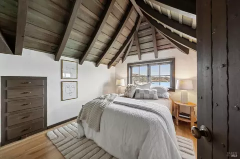 Bedroom - 246 Beach Rd, Belvedere, CA 94920 photo 1 of 6