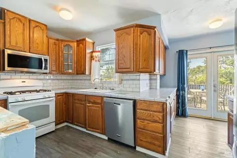 Kitchen - 841 Benicia Rd, Vallejo, CA 94591 photo 2 of 4