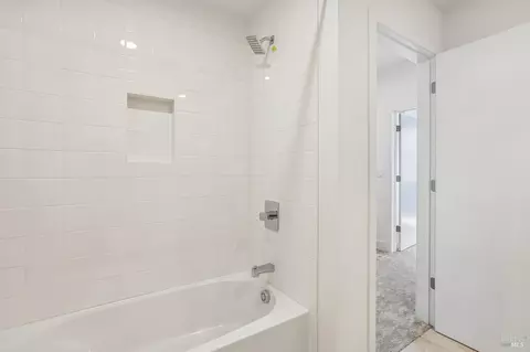 Bath - 1761 Capulet Dr, Milpitas, CA 95035 photo 2 of 4