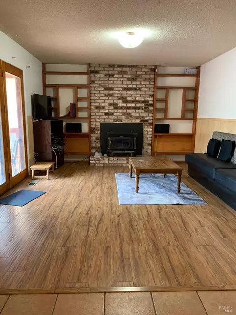916 Link Ln, Santa Rosa, CA 95401