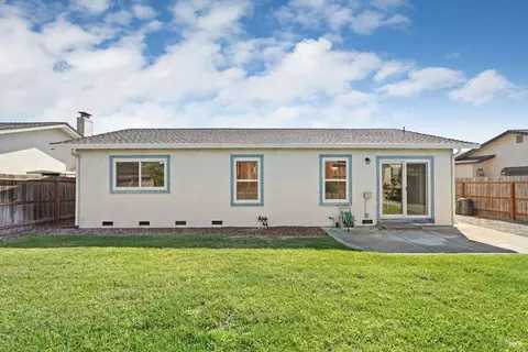 Exterior - 775 Oakbrook Dr, Fairfield, CA 94534 photo 3 of 7