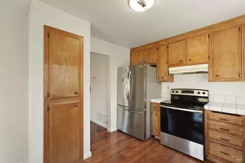 Kitchen - 775 Oakbrook Dr, Fairfield, CA 94534 photo 3 of 5