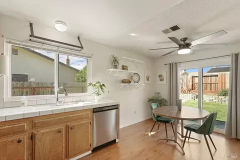 Kitchen - 775 Oakbrook Dr, Fairfield, CA 94534 photo 5 of 5