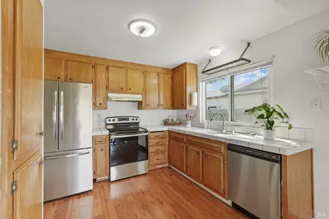 Kitchen - 775 Oakbrook Dr, Fairfield, CA 94534 photo 1 of 5