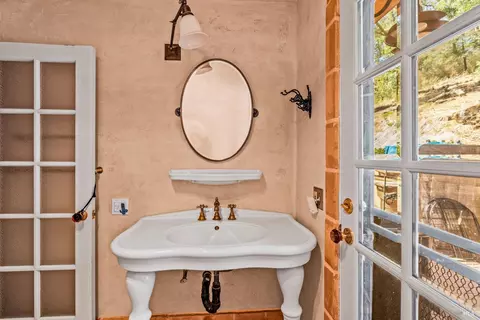 Bath - 2145 NW Mount Veeder Rd, Napa, CA 94558 photo 2 of 5
