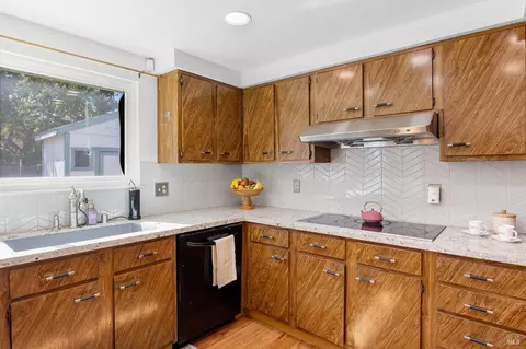 Kitchen - 571 Gregory Dr, Vacaville, CA 95687 photo 3 of 4