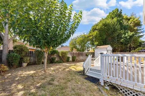 Exterior - 571 Gregory Dr, Vacaville, CA 95687 photo 6 of 9