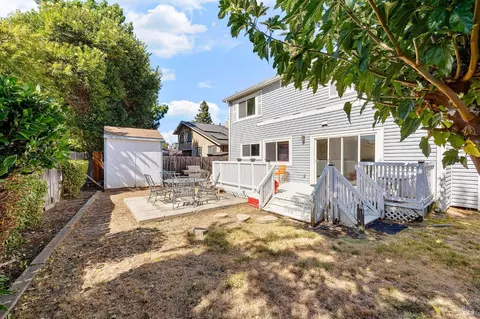 Exterior - 571 Gregory Dr, Vacaville, CA 95687 photo 7 of 9