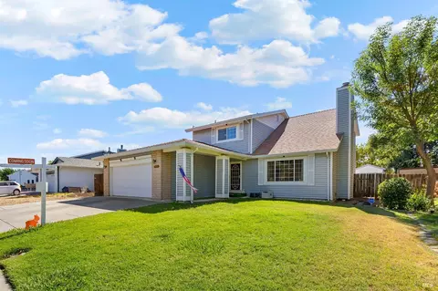 Exterior - 571 Gregory Dr, Vacaville, CA 95687 photo 3 of 9