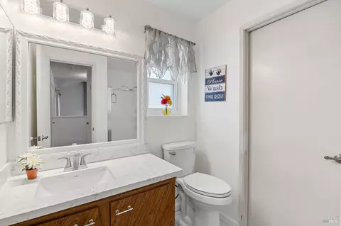 Bath - 571 Gregory Dr, Vacaville, CA 95687 photo 1 of 8