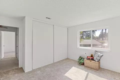 Bedroom - 571 Gregory Dr, Vacaville, CA 95687 photo 10 of 10