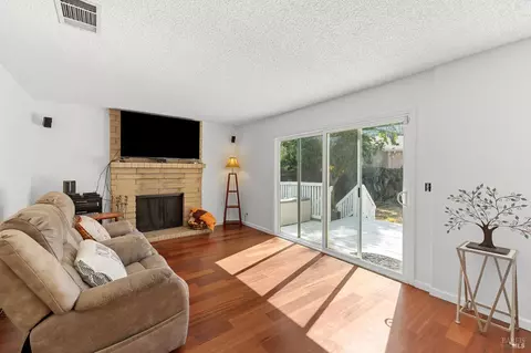 Living - 571 Gregory Dr, Vacaville, CA 95687 photo 9 of 10