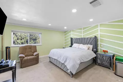 Bedroom - 571 Gregory Dr, Vacaville, CA 95687 photo 1 of 10