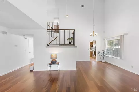 Living - 571 Gregory Dr, Vacaville, CA 95687 photo 5 of 10