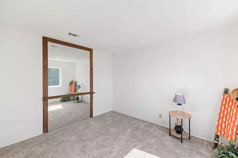 Bedroom - 571 Gregory Dr, Vacaville, CA 95687 photo 7 of 10