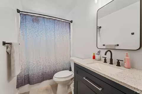 Bath - 1620 Harrah Dr, Willits, CA 95490 photo 2 of 2