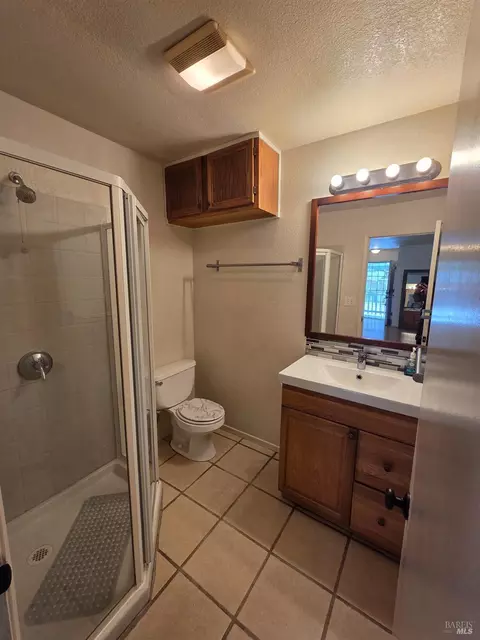 Bath - 326 Arkansas St, Vallejo, CA 94590 photo 2 of 2