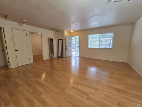 Living - 326 Arkansas St, Vallejo, CA 94590 photo 1 of 2