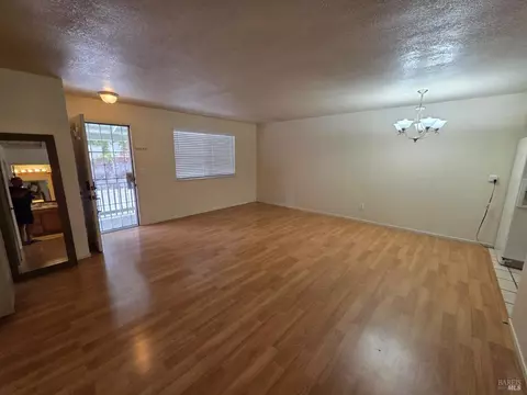 Living - 326 Arkansas St, Vallejo, CA 94590 photo 2 of 2