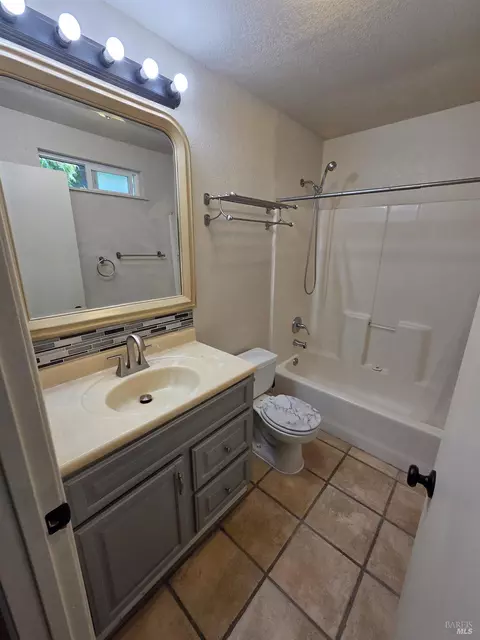 Bath - 326 Arkansas St, Vallejo, CA 94590 photo 1 of 2