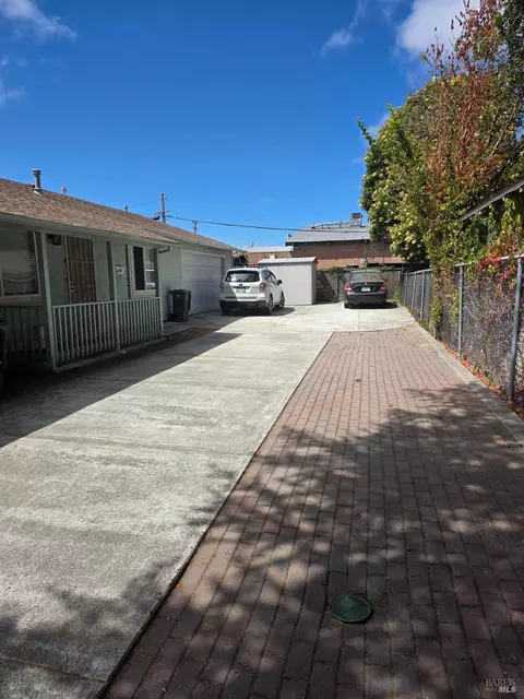 Exterior - 326 Arkansas St, Vallejo, CA 94590 photo 2 of 2