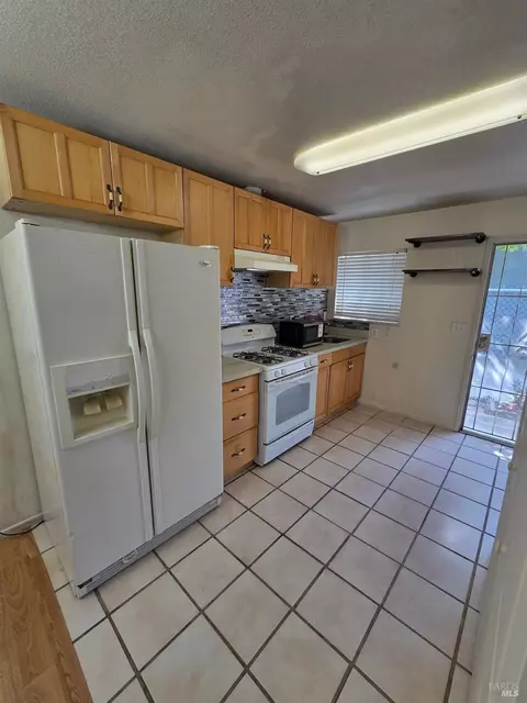 Kitchen - 326 Arkansas St, Vallejo, CA 94590 photo 1 of 2